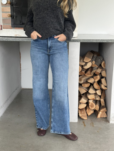 Madison Blush Wide Medium Blue Denim