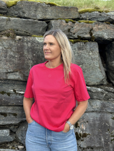 Melea Icon Tee Rose Red/Azalea