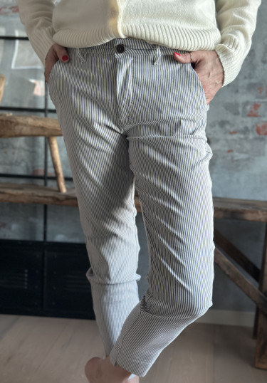 Rex Pant Moonbeam w navy blazer