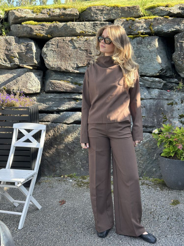 Reign Tailored Extra Wide Brown