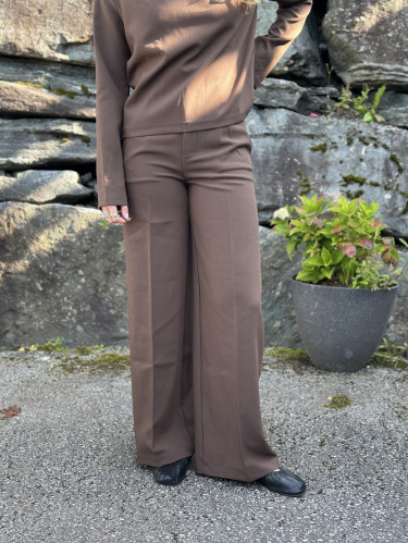 Reign Tailored Extra Wide Brown