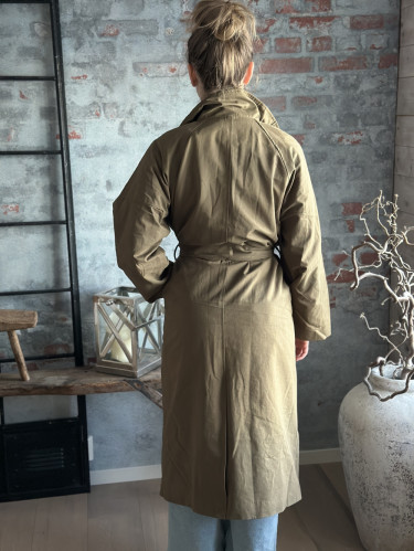 MWLyon Trenchcoat Capers