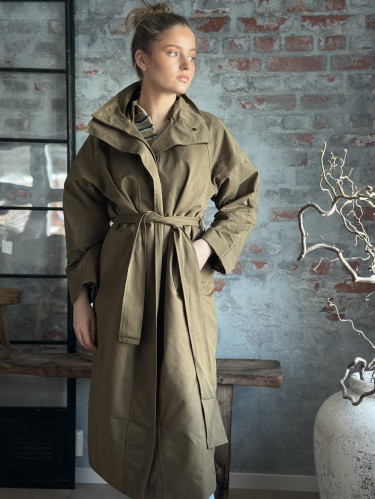 MWLyon Trenchcoat Capers